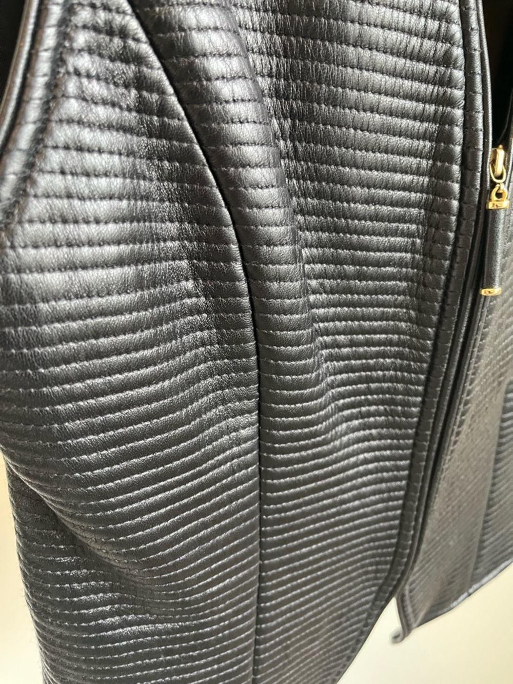 Ellen Tracy Black Quilted Genuine Leather Vest Zip Front Size 10 Made USA - Picture 6 of 10